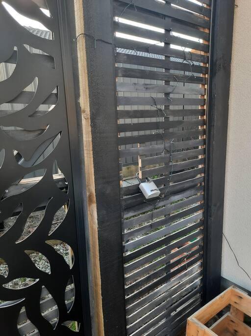 Banbury Deluxe With Spa Bath! Private Courtyard! Квинстаун Экстерьер фото