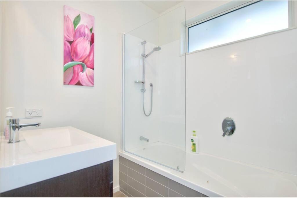 Banbury Deluxe With Spa Bath! Private Courtyard! Квинстаун Экстерьер фото